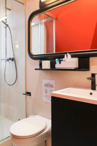 Lovely studio near the Arc de Triomphe - image 7