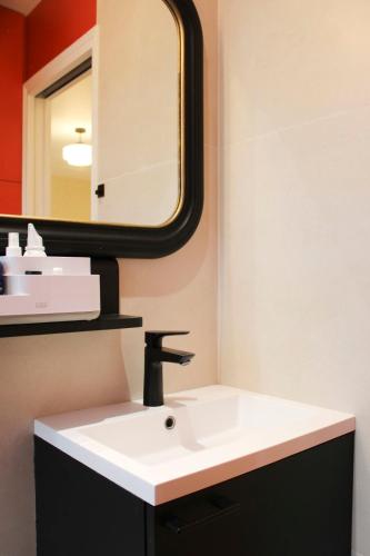 Lovely studio near the Arc de Triomphe - image 11