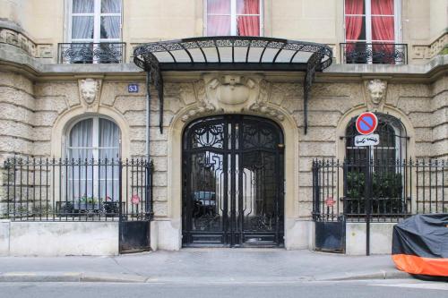 Lovely studio near the Arc de Triomphe - image 8