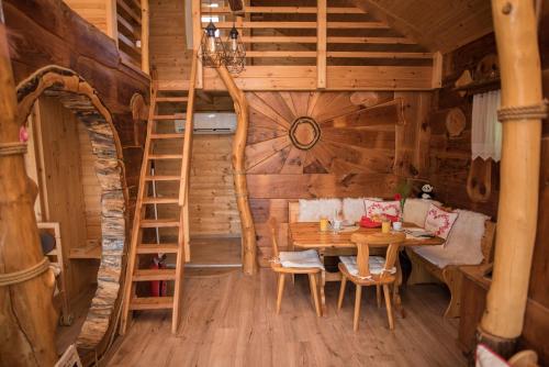 EHM Baumhaus Chalet nahe Therme & Natur in Mesteri
