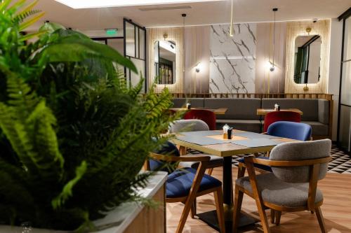 مطعم, Hotel Zamca Suceava in سوسيفا