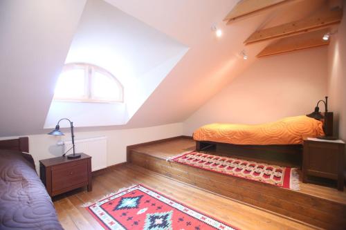 2 twin beds