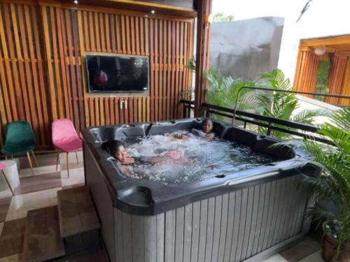 5 Start luxury rooms with presidential Comfort well equipped in Лимбе