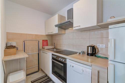 JELKA NV 2 - Apartment for 4 persons with terrace and private parking - image 5