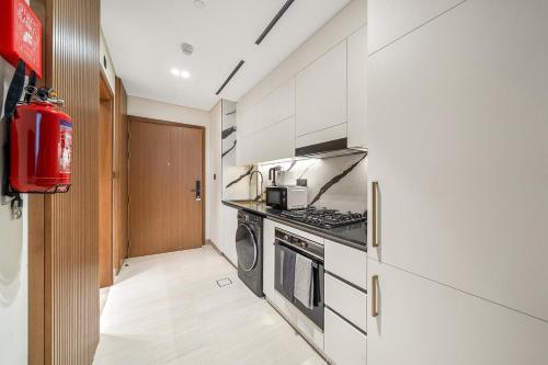 FIRST CLASS Studio Canal and Pool View, Dubaj