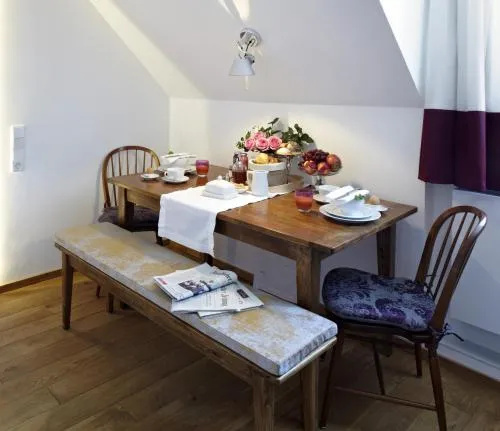 KönigsSCHLAF No5 - Barrierefrei, chic & gemütlich in der Altstadt in Konstanz, Deutschland