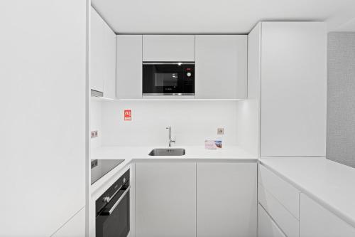GuestReady – City Center Apartment with Balcony, Porto (photo 7)