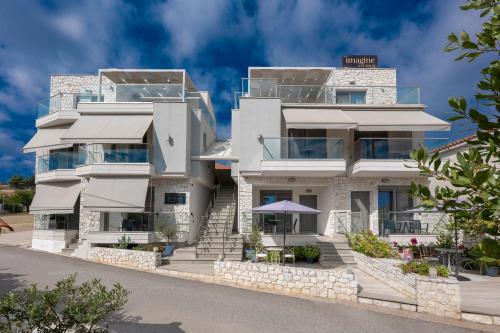 Imagine Studios, Paliouri