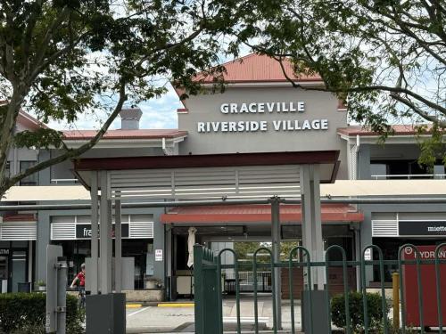 Welcome to our shared house in Graceville! - Silkstone