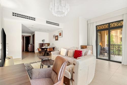 FIRST CLASS 1BR Cozy Old Town Escape, Дубай (фото 4)