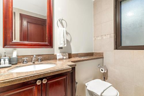 FIRST CLASS 1BR Cozy Old Town Escape, Дубай (фото 5)
