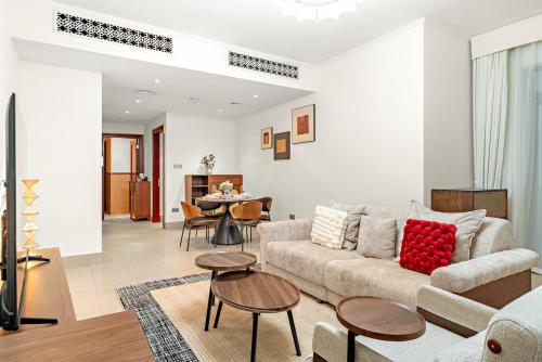 FIRST CLASS 1BR Cozy Old Town Escape, Дубай (фото 8)