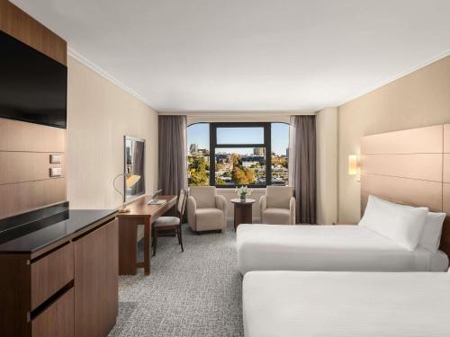 Deluxe Room with 1 king-size bed, City side