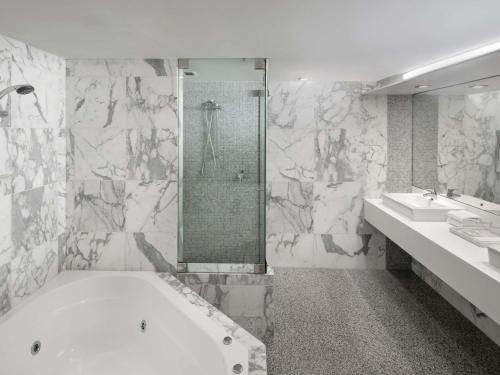 The Sydney Boulevard Hotel - image 9