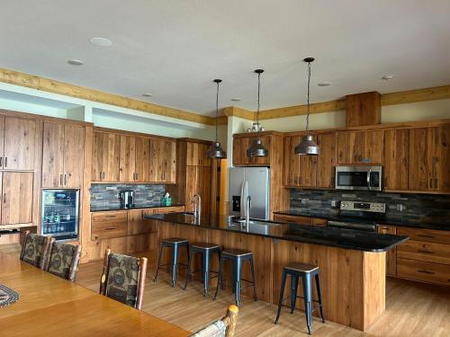 The Lodge at Pine Cone Lodge for Large gatherings! in Nevis