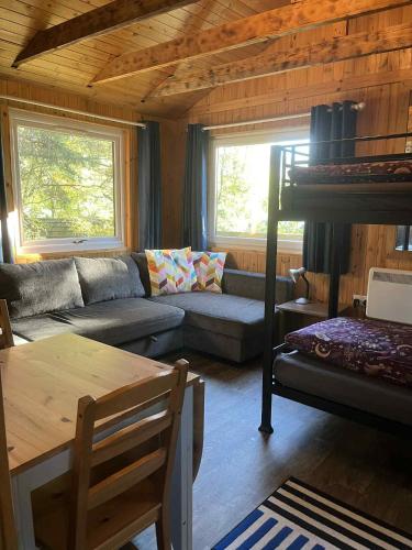 Pine Marten Bar Glenmore Treehouse in Lohmorliha