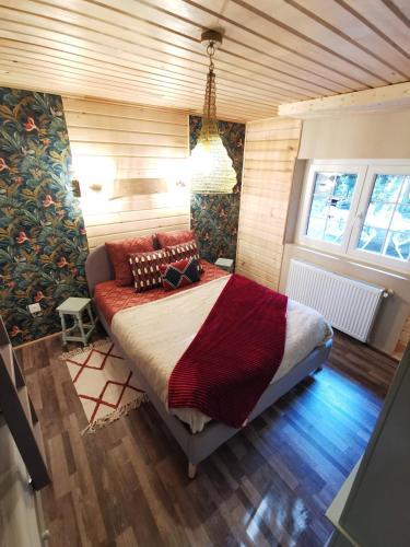 Chalet - gîte avec étang gîte à louer Lachapelle