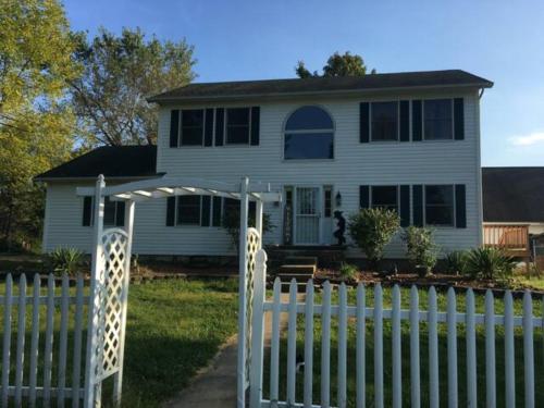 Large Country Home, Bloomington