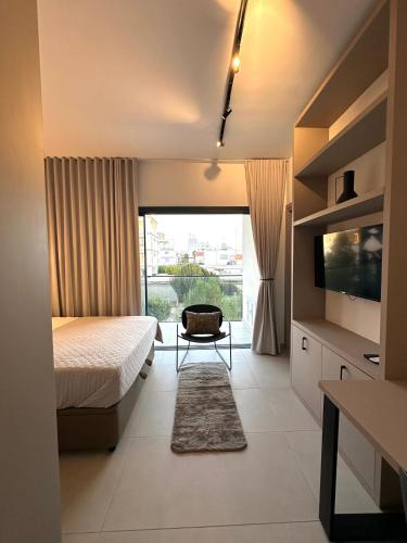 Nesseus Lux Suites - Near Unic & EUC – khách sạn tại Agios Dometios