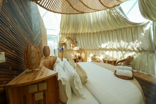 LUXEGLAMP in Umm Al Quwain