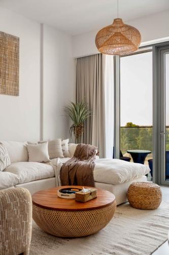 Serene 1BR Retreat with Pool & Gym by Safa Park, Dubái (foto 4)