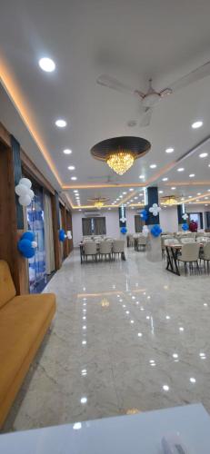 Restorāns, STARLIGHT RESTRO AND HOTEL in Hoshangabad
