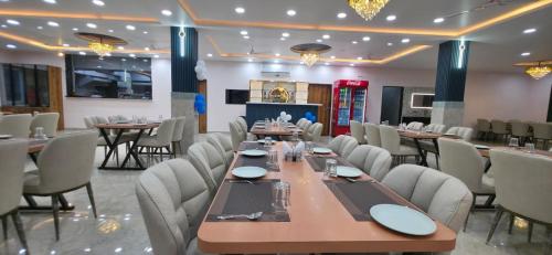 Restorāns, STARLIGHT RESTRO AND HOTEL in Hoshangabad