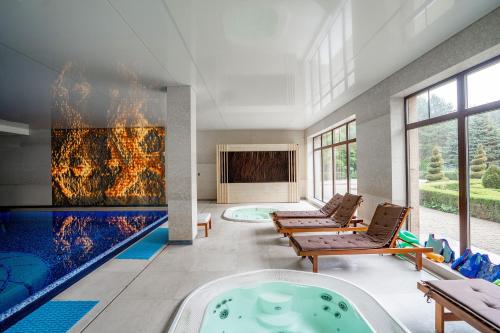 Басейн, Hotel Park Kajetany in Надажин