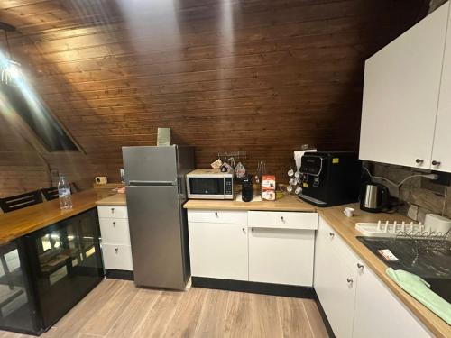 Umm Aljulud Cottages in อัญลูน