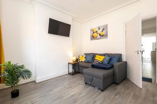 The Robinwood Green Haven Retreat Luxurious 3 Bedroom Stay Sleeps 7 in 拉德福德