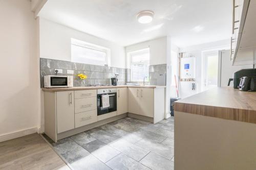 The Robinwood Green Haven Retreat Luxurious 3 Bedroom Stay Sleeps 7 in 拉德福德