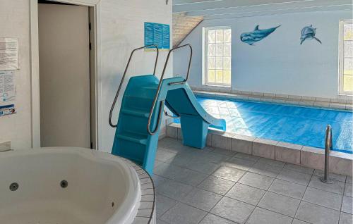 泳池, Lovely Home In Væggerløse With Sauna in 韋格勒瑟