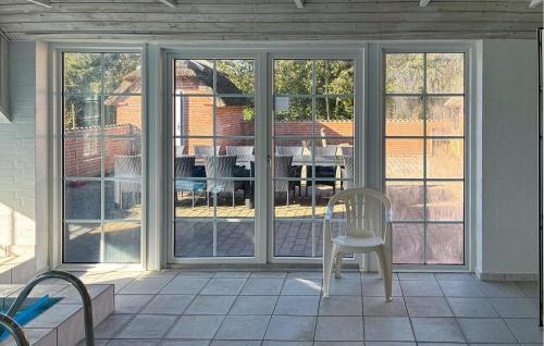 泳池, Lovely Home In Væggerløse With Sauna in 韋格勒瑟