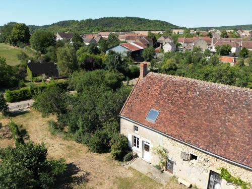 Gite du Tarare au calme dans son écrin de verdure (Gite du Tarare au calme dans son ecrin de verdure) in Billy-sur-Oisy
