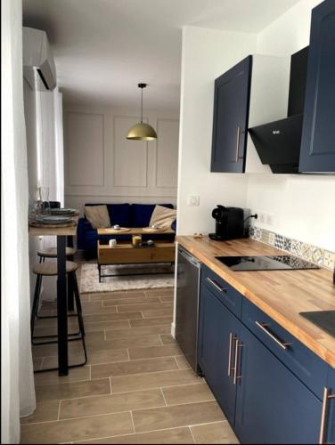 Charmant Studio Balneo wifi clim borne electrique - Location saisonnière - Vierzon