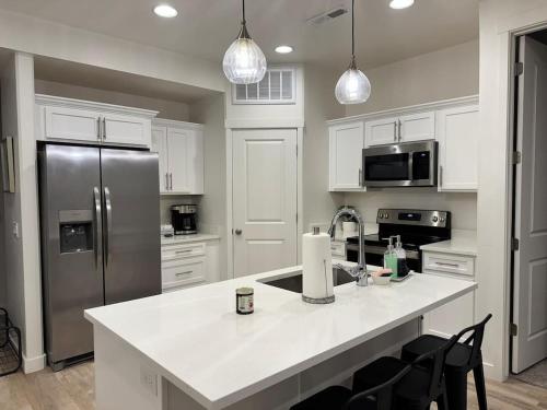 Bear Lake Retreat - Walk to Marina & Market! in Garden City (UT)