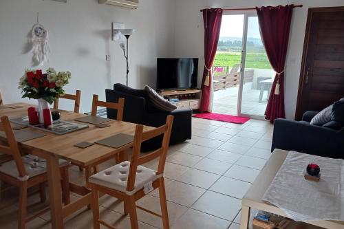 2-Bed House Sleeps 6 -Pool -Free Parking -Netflix in 曼德里亞