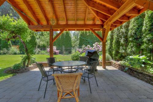 Living Color Cottage - image 6
