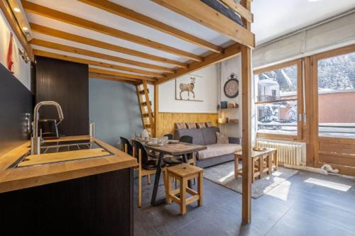 Camping - Chamonix-Mont-Blanc -  - Cosy 40m With Balcony In The Heart Of Chamonix - Image #1