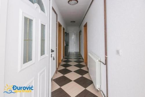 Apartments Djurovic with Pool
