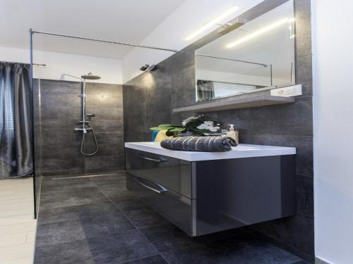 Fürdőszoba, Grebastica Poolside Villa in Grebaštica