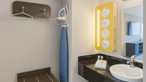 Motel 6-Anaheim CA - Maingate - main image