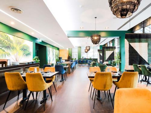 Restaurant, Novotel Melbourne Glen Waverley in Glen Waverley