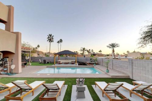 Epic 6BR with Pool, Spa and Fire Pit - Walk to Trails – khách sạn tại Bắc Phoenix