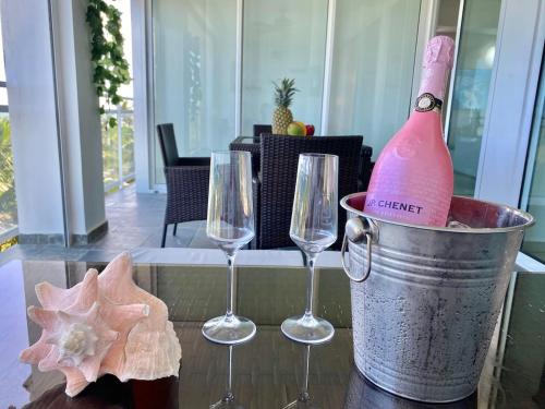 Balcony/terrace, Cozy Beach Front Condo, Pool in Mar De Sol