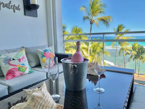 Balcony/terrace, Cozy Beach Front Condo, Pool in Mar De Sol