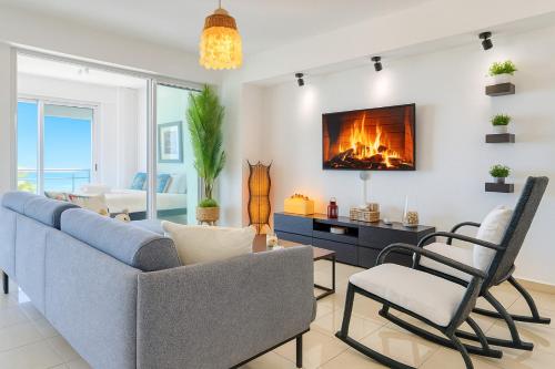 Cozy Beach Front Condo, Pool in Mar De Sol