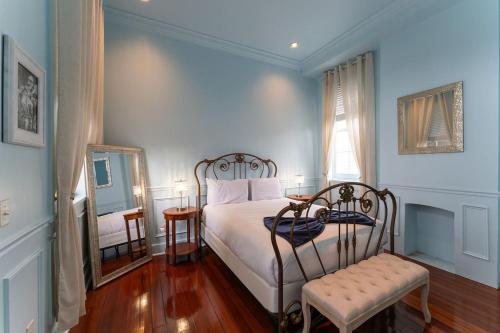 5 New Orleans Themed Units in FQ with Pool - image 12