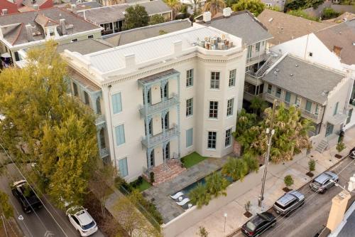 5 New Orleans Themed Units in FQ with Pool - image 3
