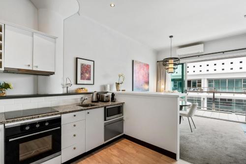 Sleek Waterfront Escape on Princess Wharf Artful 2BR Apartment, Auckland (foto 7)